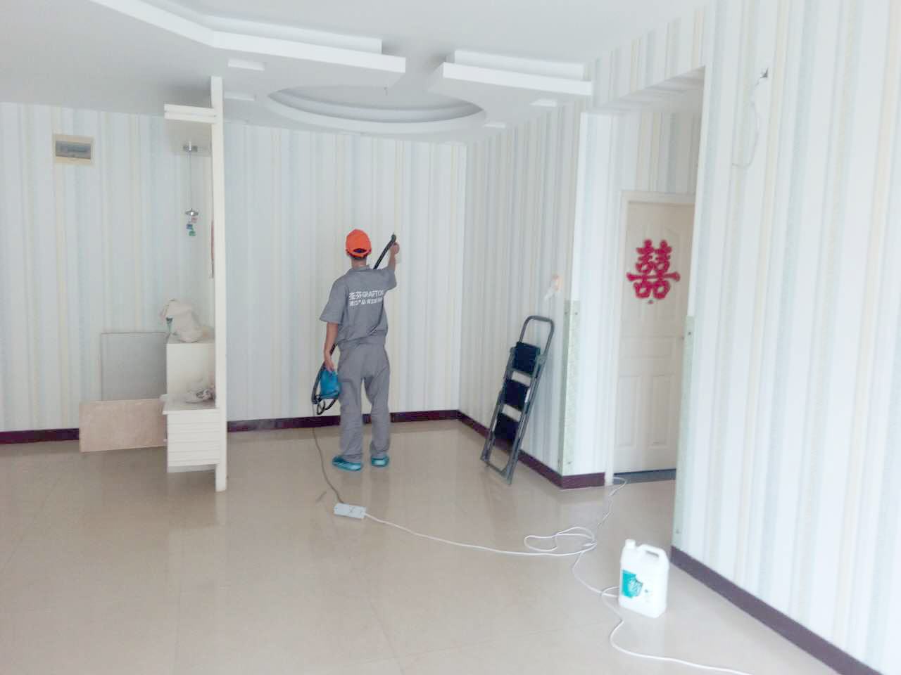 墻面壁紙重點(diǎn)施工中 墻面壁紙重點(diǎn)施工中