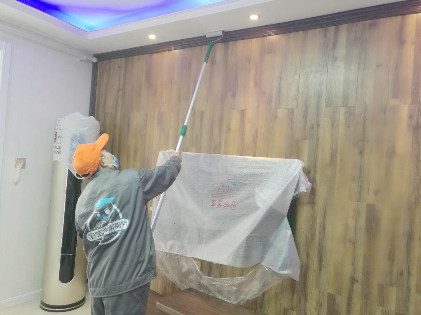 客餐廳頂面滾筒全方位施工 客餐廳頂面滾筒全方位施工