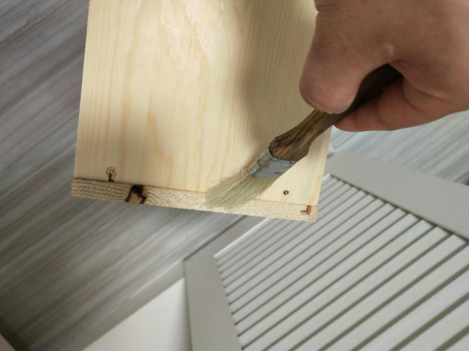 柜子抽屜接縫處刷子精細(xì)化處理 柜子抽屜接縫處刷子精細(xì)化處理