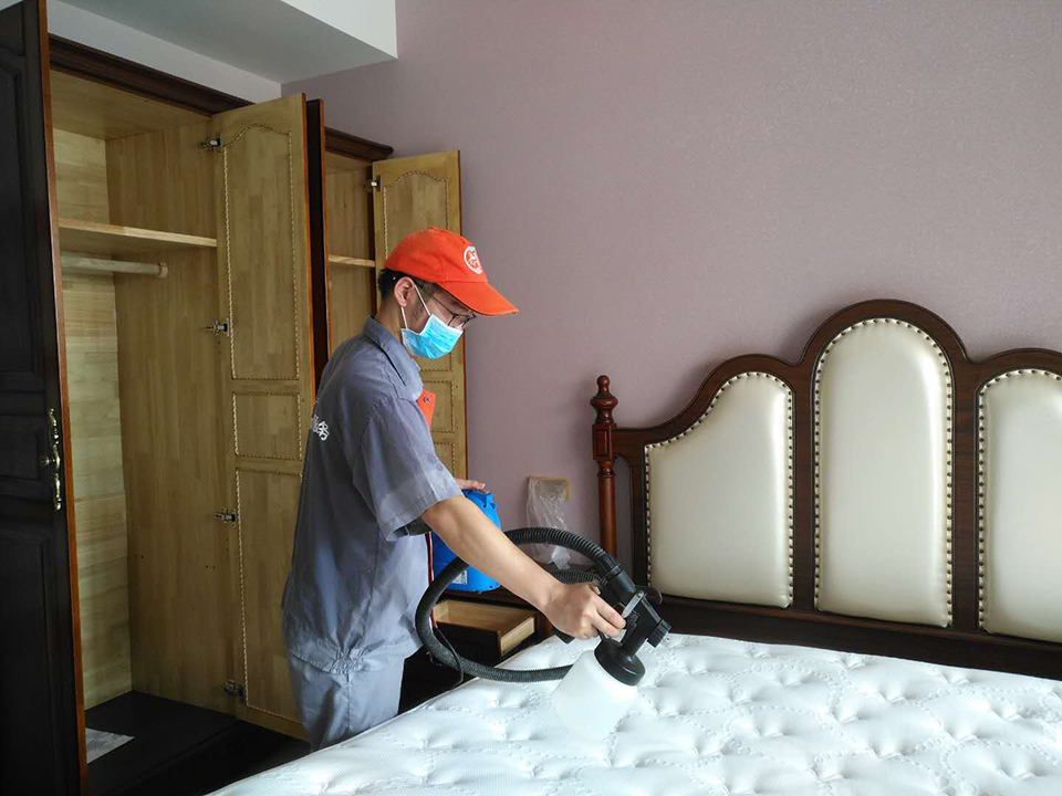 臥室床墊全方位噴涂施工