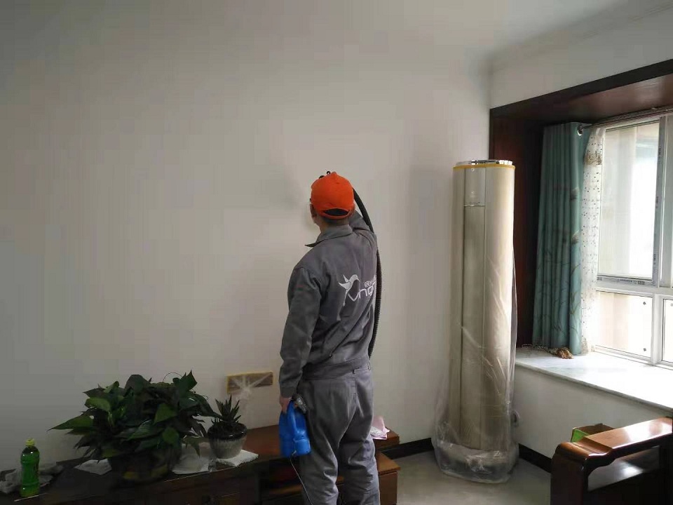 室內客餐廳墻面甲醛治理噴涂施工 室內客餐廳墻面甲醛治理噴涂施工