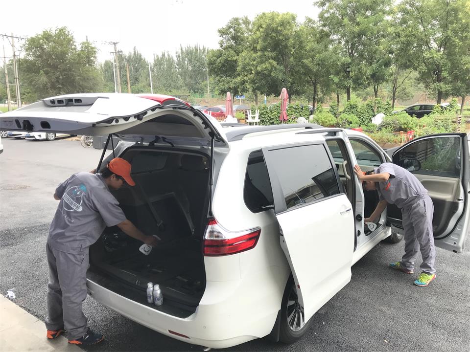 車內(nèi)后備箱墊子全方位噴涂施工 車內(nèi)后備箱墊子全方位噴涂施工