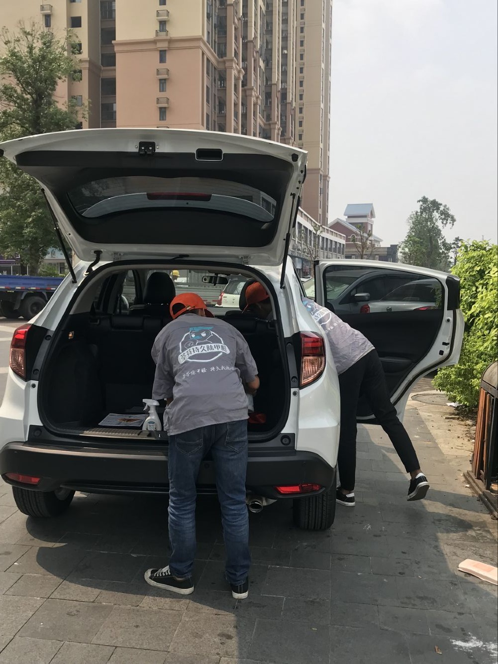 車(chē)內(nèi)后備箱全方位噴涂治理 車(chē)內(nèi)后備箱全方位噴涂治理