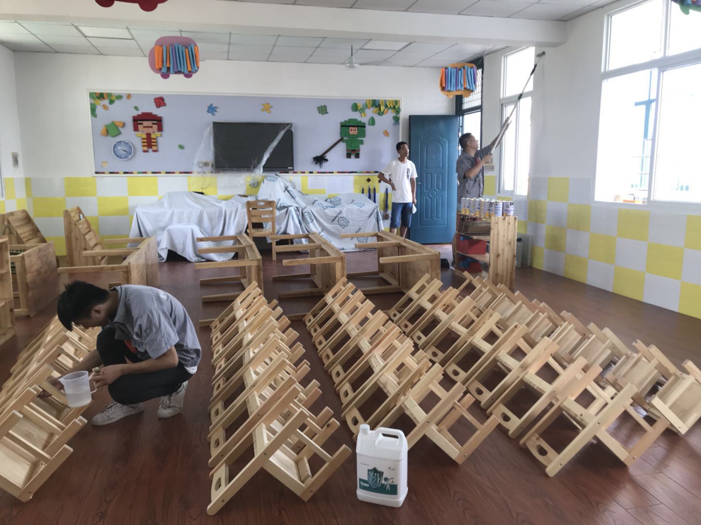 小朋友凳子全方位噴涂施工 小朋友凳子全方位噴涂施工