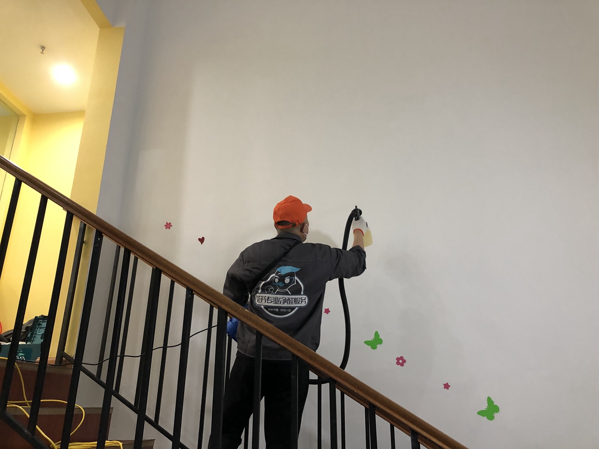 樓梯過(guò)道墻面全方位噴涂施工 樓梯過(guò)道墻面全方位噴涂施工
