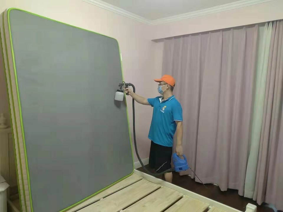 臥室床墊全方位噴涂施工