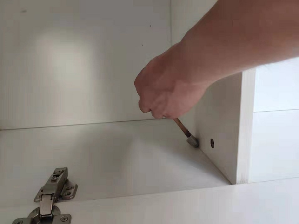 柜子接縫處刷子精細(xì)化甲醛治理施工 柜子接縫處刷子精細(xì)化甲醛治理施工