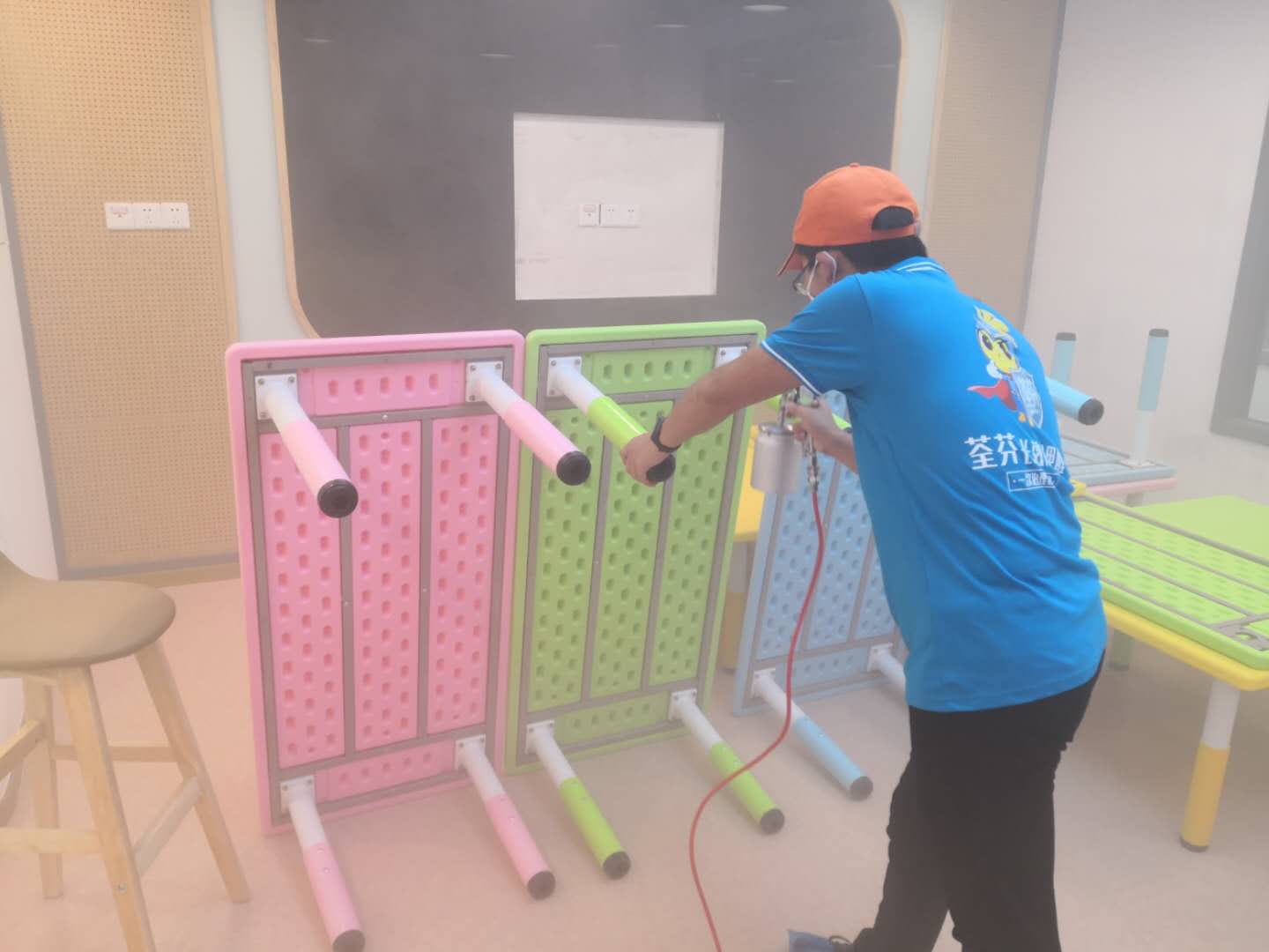 桌椅全方位噴涂施工治理 桌椅全方位噴涂施工治理
