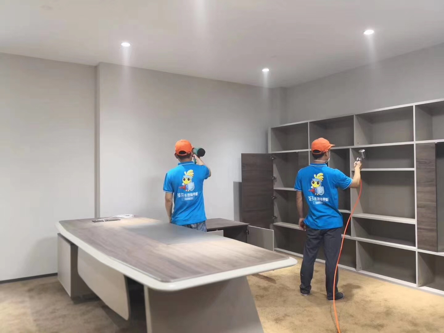 會(huì)議室柜子隔檔全方位噴涂施工 會(huì)議室柜子隔檔全方位噴涂施工