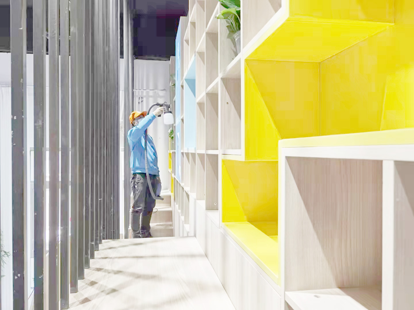 儲(chǔ)物柜噴槍全方位噴涂治理 儲(chǔ)物柜噴槍全方位噴涂治理