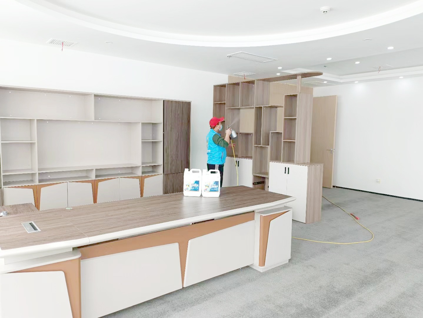 財(cái)險(xiǎn)公司柜子全方位噴槍施工 財(cái)險(xiǎn)公司柜子全方位噴槍施工