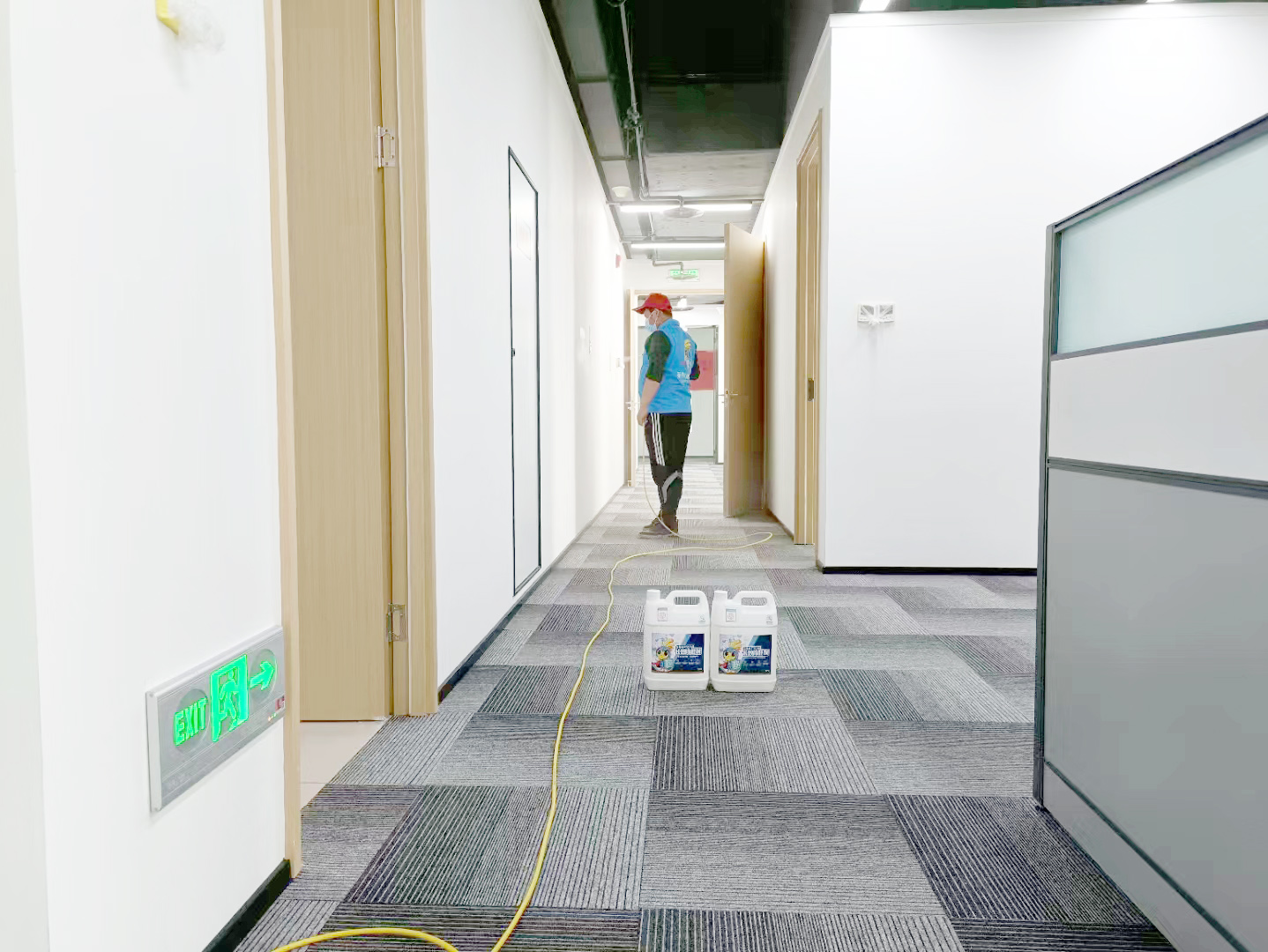 財(cái)險(xiǎn)公司過道墻面噴槍施工治理甲醛 財(cái)險(xiǎn)公司過道墻面噴槍施工治理甲醛