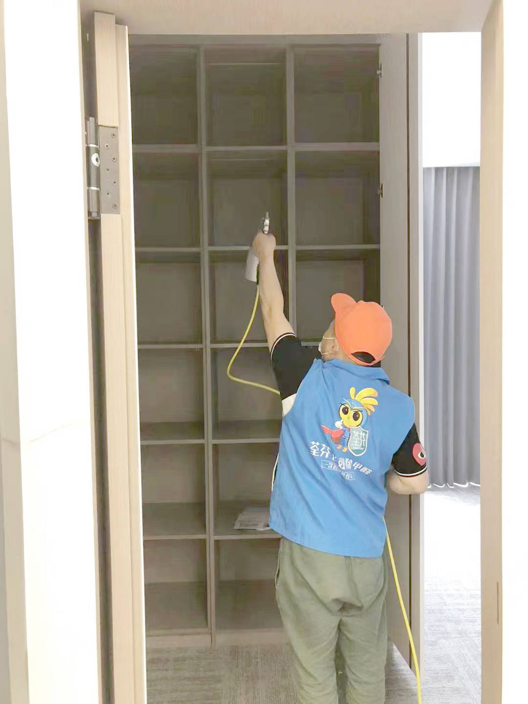 辦公室儲(chǔ)物柜噴槍治理 辦公室儲(chǔ)物柜噴槍治理